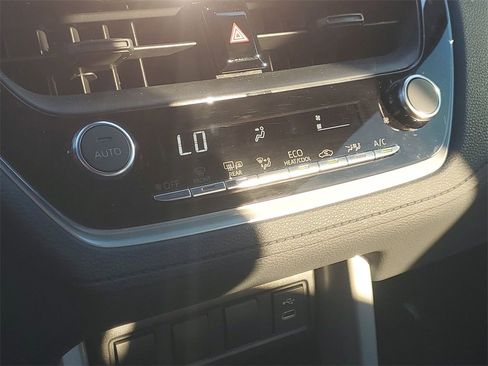 Certified 2025 Toyota Corolla Cross AWD Hybrid image 28