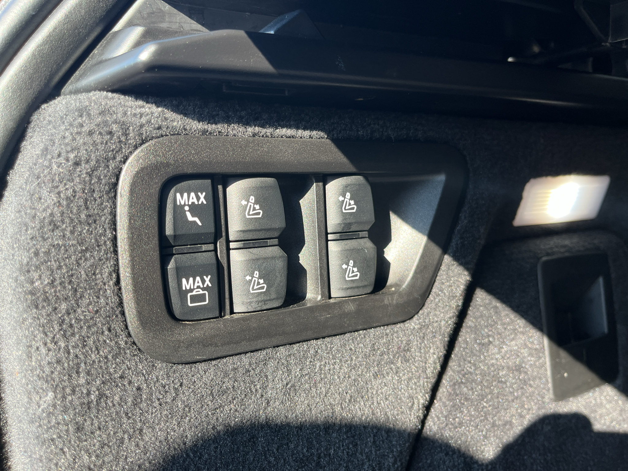 Used 2025 BMW X7 xDrive40i AWD/4WD image 44