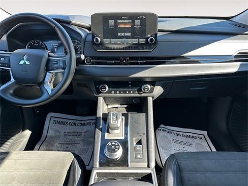 Used 2024 Mitsubishi Outlander SE image 11