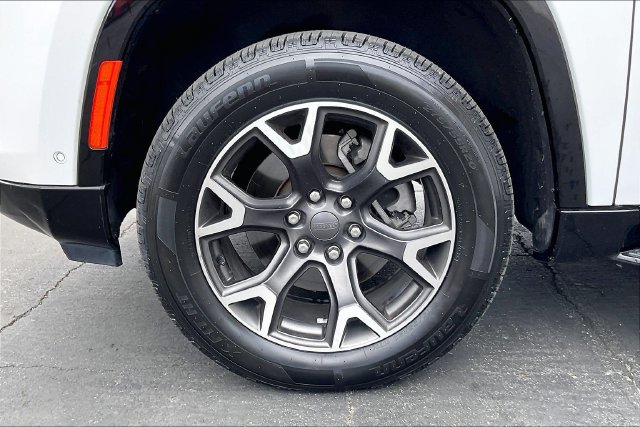 Certified 2024 Jeep Wagoneer Series III AWD/4WD image 8