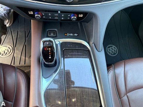 Used 2018 Buick Enclave Avenir w/ Avenir Technology Package image 17