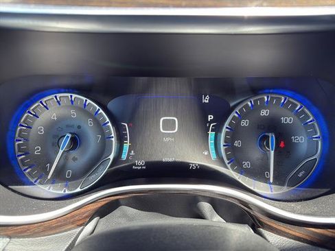 Used 2023 Chrysler Pacifica Limited FWD image 18