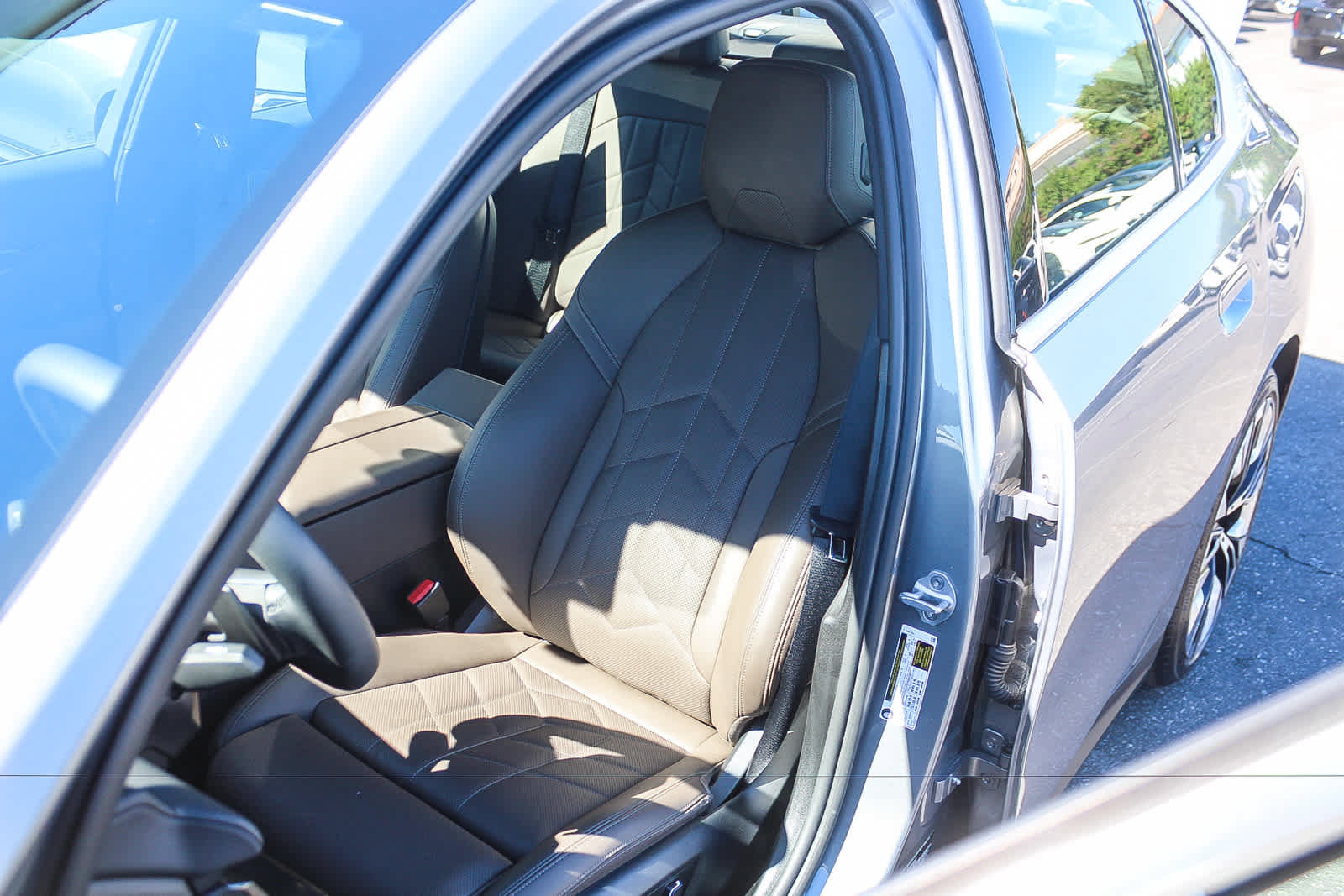 Used 2026 BMW 530i w/ Premium Package RWD image 27