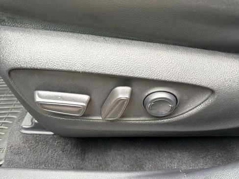 Used 2022 Toyota Highlander XLE image 11