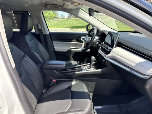 Used 2022 Jeep Compass Limited image 23