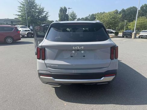 Certified 2025 Kia Sorento S w/ Panoramic Sunroof Package FWD image 7