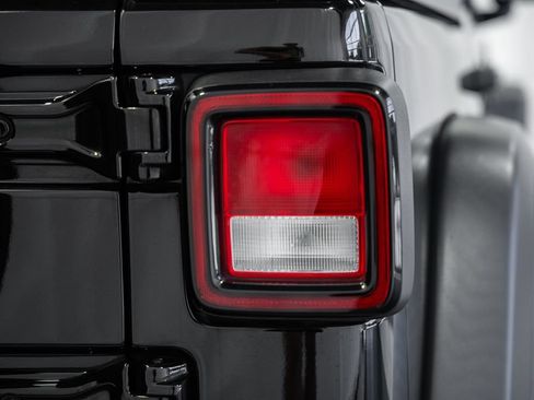 Used 2023 Jeep Wrangler Unlimited Sport AWD/4WD image 6
