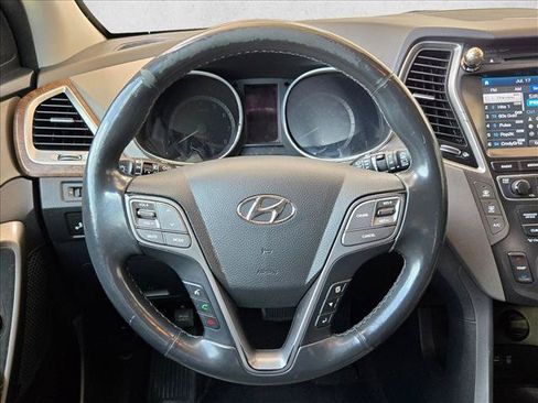 Used 2017 Hyundai Santa Fe FWD image 12