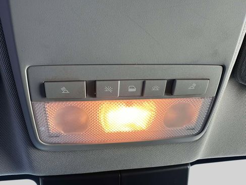 Used 2022 Chevrolet Trax LT w/ LT Convenience Package image 35