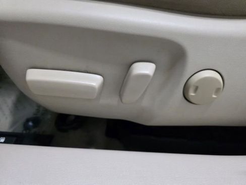 Used 2012 Toyota Camry XLE FWD image 15