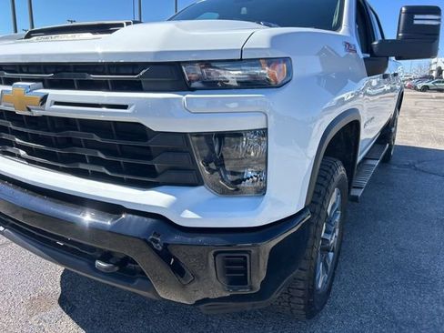 Used 2024 Chevrolet Silverado 2500 Custom w/ Custom Convenience Package image 9