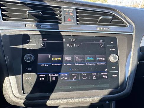 Used 2022 Volkswagen Tiguan SE image 35