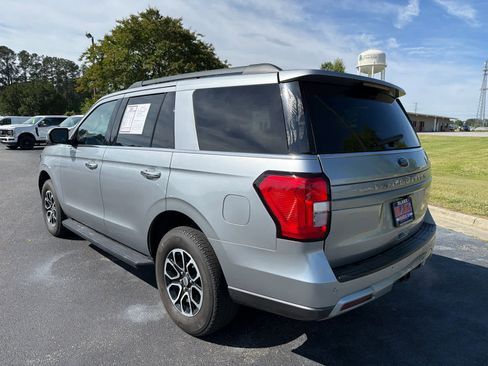 Used 2024 Ford Expedition XLT AWD/4WD image 4