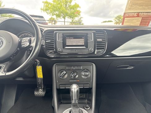 Used 2016 Volkswagen Beetle 1.8T S FWD image 27