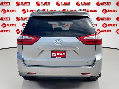 Used 2015 Toyota Sienna LE AWD/4WD image 3