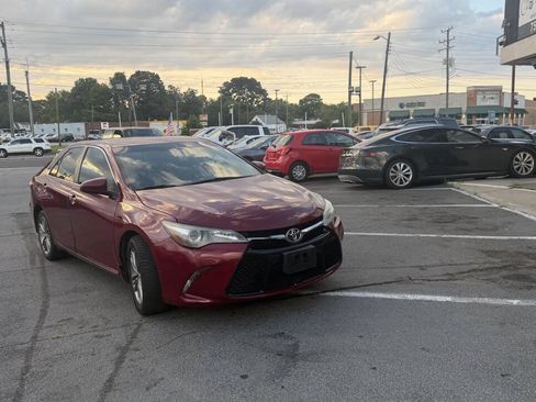 Used 2017 Toyota Camry SE FWD image 5