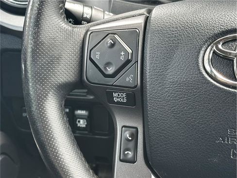 Used 2017 Toyota Tacoma TRD Off-Road w/ Tow Package (A/T) AWD/4WD image 21