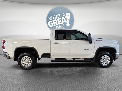 Used 2022 Chevrolet Silverado 2500 LT w/ Convenience Package image 2