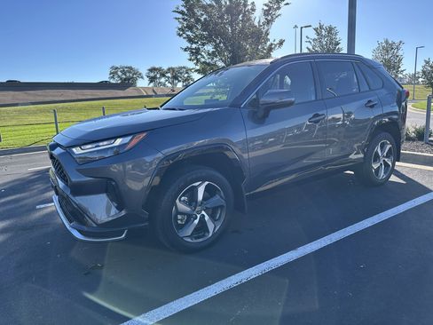 Used 2025 Toyota RAV4 SE image 5