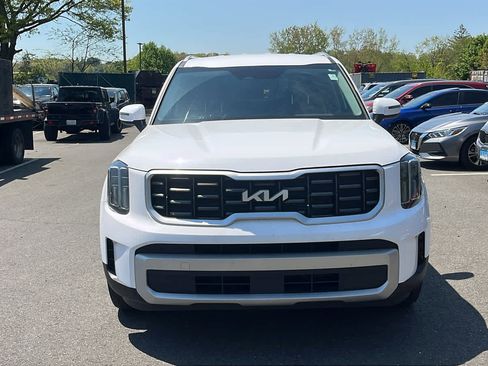 Used 2024 Kia Telluride S AWD/4WD image 2