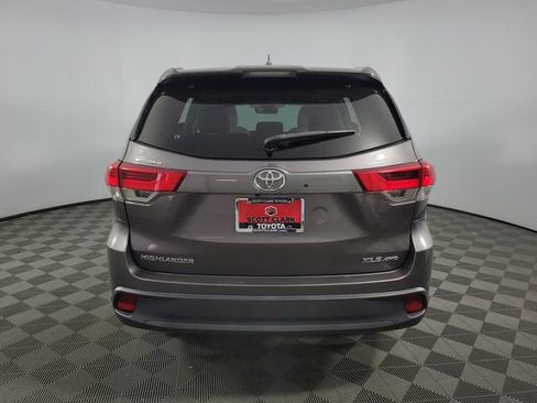 Used 2019 Toyota Highlander XLE AWD/4WD image 8