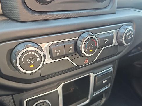 Used 2018 Jeep Wrangler Sport AWD/4WD image 17