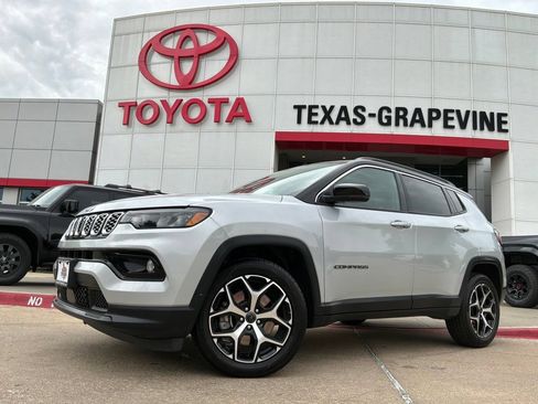 Used 2025 Jeep Compass Limited AWD/4WD image 2