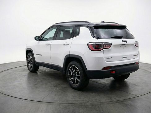 Used 2025 Jeep Compass Trailhawk AWD/4WD image 6
