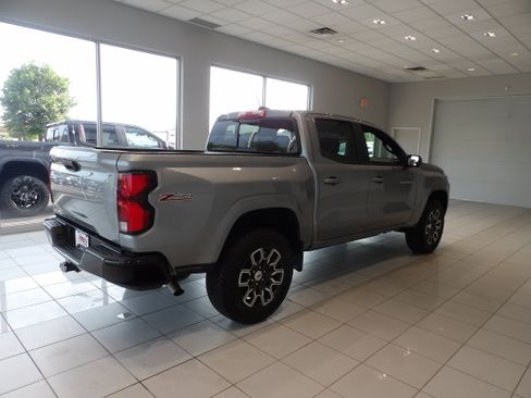 Used 2023 Chevrolet Colorado Z71 w/ Z71 Convenience Package 2 AWD/4WD image 4