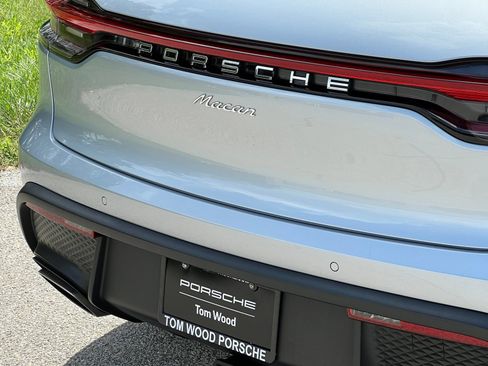 Certified 2026 Porsche Macan AWD/4WD image 11
