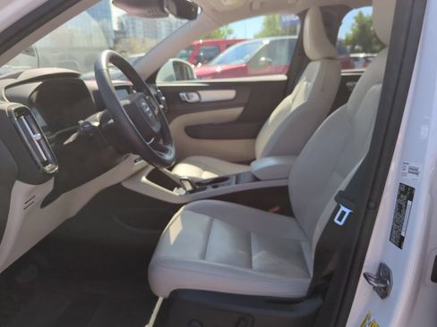 Used 2021 Volvo XC40 T5 Momentum w/ Premium Package AWD/4WD image 11