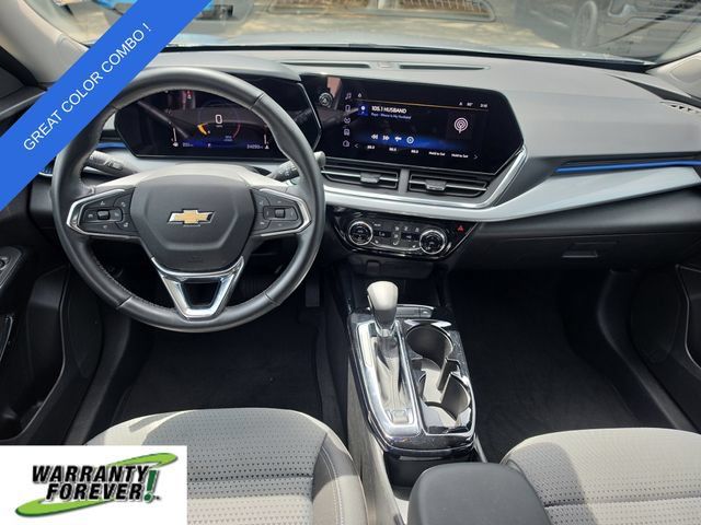 Used 2025 Chevrolet Trax LT w/ LT Convenience Package FWD image 8