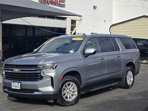 Used 2023 Chevrolet Suburban LT image 8