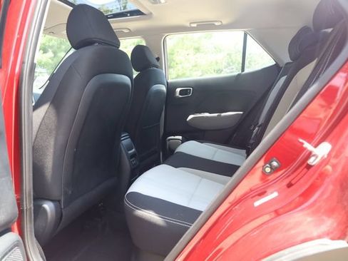 Used 2025 Hyundai Venue SEL FWD image 21