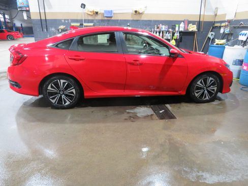 Used 2018 Honda Civic EX-T image 8