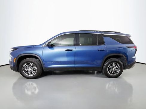 Used 2025 Chevrolet Traverse LT FWD image 5