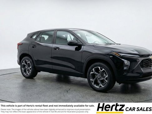 Used 2025 Chevrolet Trax LT FWD image 1