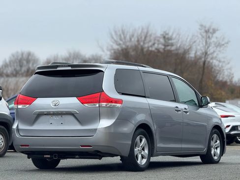 Used 2012 Toyota Sienna LE image 3