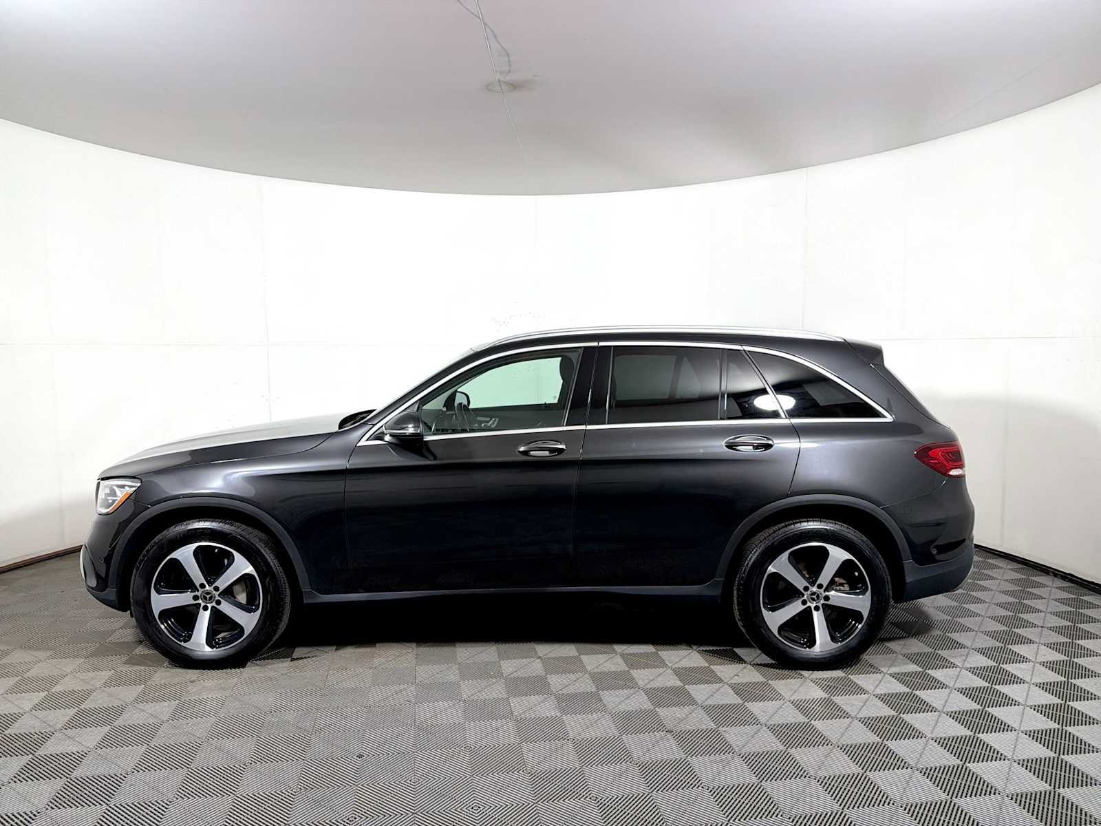 Used 2021 Mercedes-Benz GLC 300 4MATIC image 4