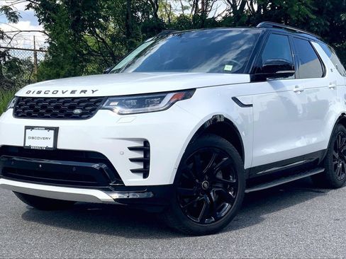 Used 2024 Land Rover Discovery Dynamic SE AWD/4WD image 1