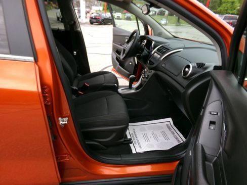 Used 2016 Chevrolet Trax LT w/ LT Sun and Sound Package AWD/4WD image 22