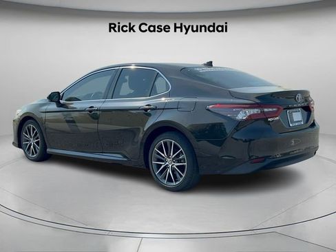 Used 2021 Toyota Camry XLE image 6