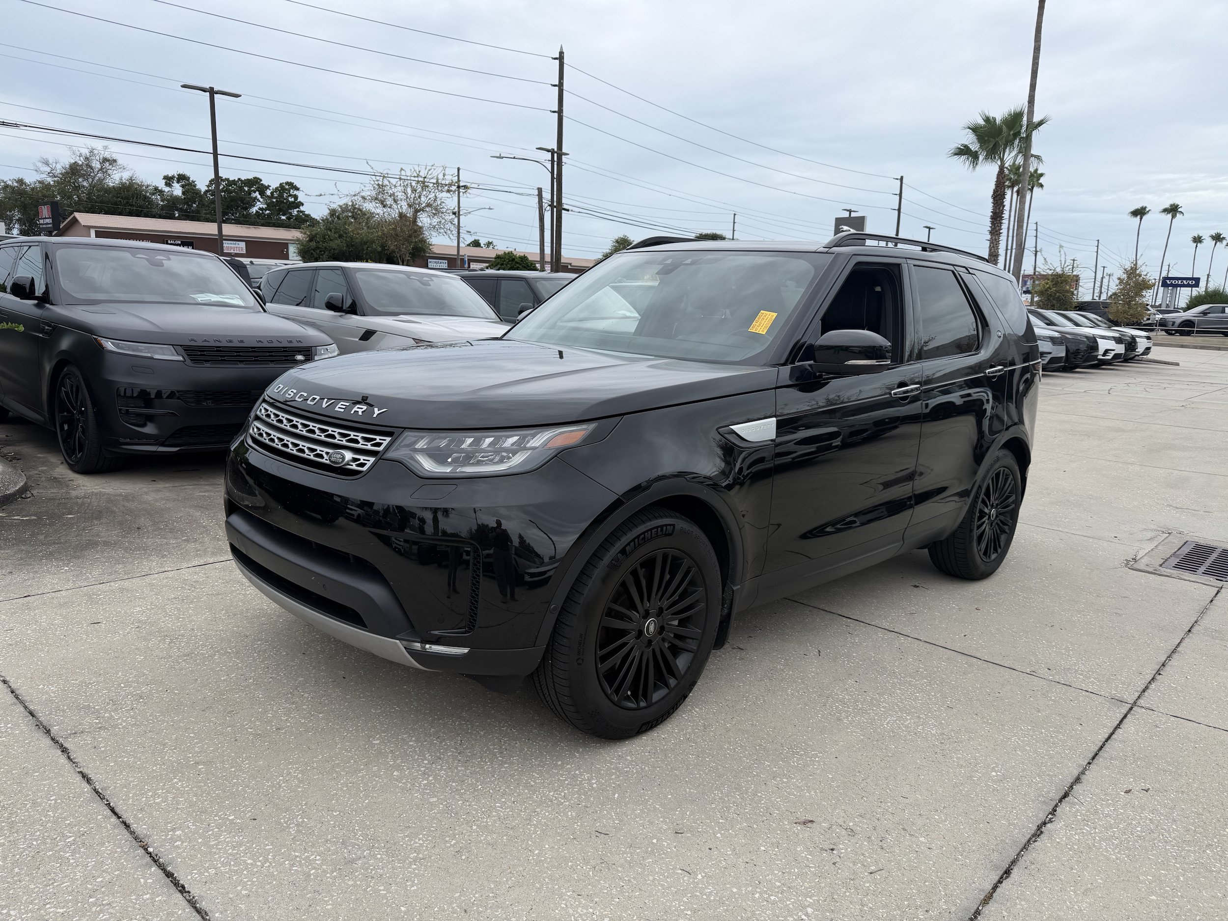 Used 2020 Land Rover Discovery HSE Luxury AWD/4WD image 1