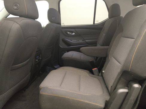Used 2020 Chevrolet Traverse LT image 18