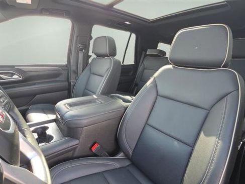 Used 2024 GMC Yukon SLT w/ SLT Premium Package image 29