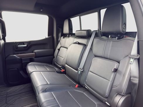 Used 2021 Chevrolet Silverado 1500 High Country w/ Technology Package RWD image 12
