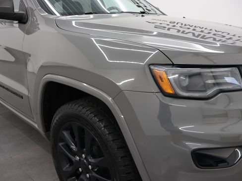 Used 2020 Jeep Grand Cherokee Altitude AWD/4WD image 23