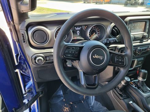 Used 2018 Jeep Wrangler Unlimited Sport image 17
