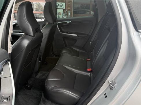Used 2016 Volvo XC60 T5 Premier image 20