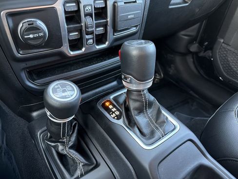 Used 2023 Jeep Wrangler Unlimited Sahara w/ Cold Weather Group image 27